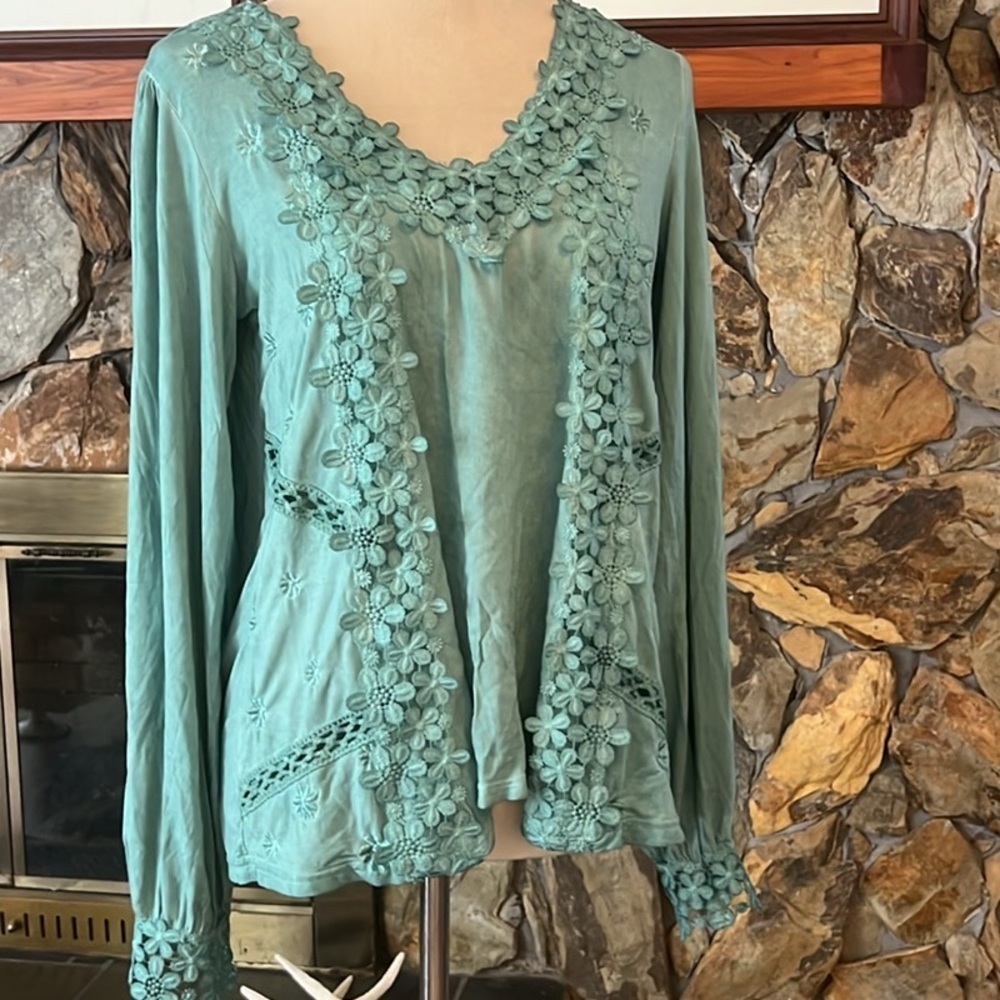 POL, Grace Floral Embroidery Embellished Top, Soft,Relaxed, Green, EUC, Size XS - Picture 4 of 13